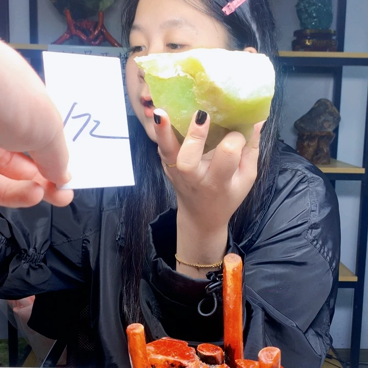 未镶嵌蛇纹石玉1岫玉