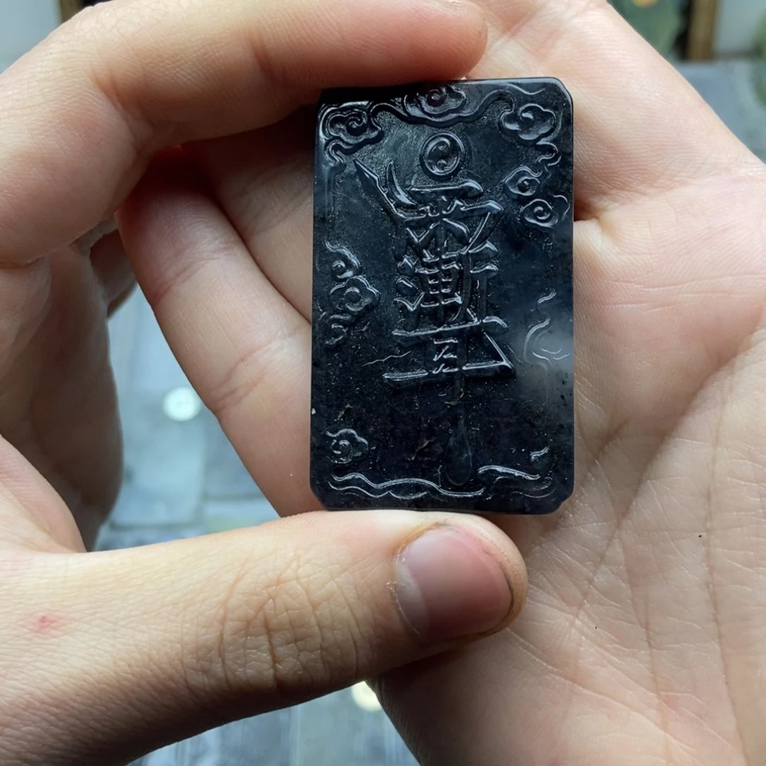 蛇纹石玉颈饰未镶嵌努****力