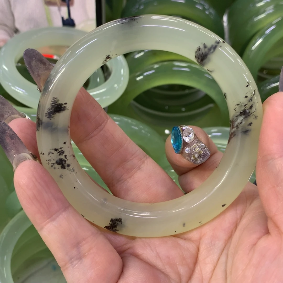 蛇纹石玉未镶嵌手镯