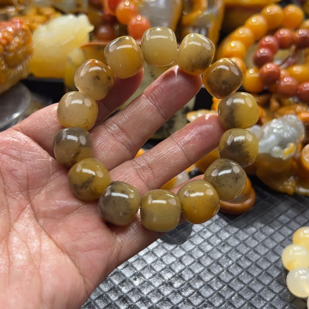 颈饰未镶嵌石英质玉