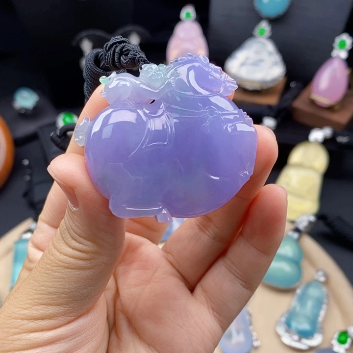 翡翠未镶嵌颈饰唐马