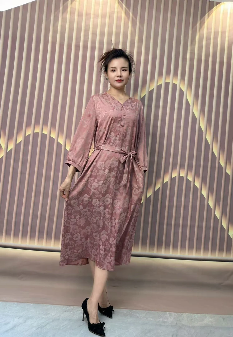 粉色玫瑰  2025显瘦气质轻奢时尚收腰中长款轻奢裙子春季舒适