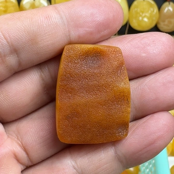 蜜蜡未镶嵌颈饰切牌