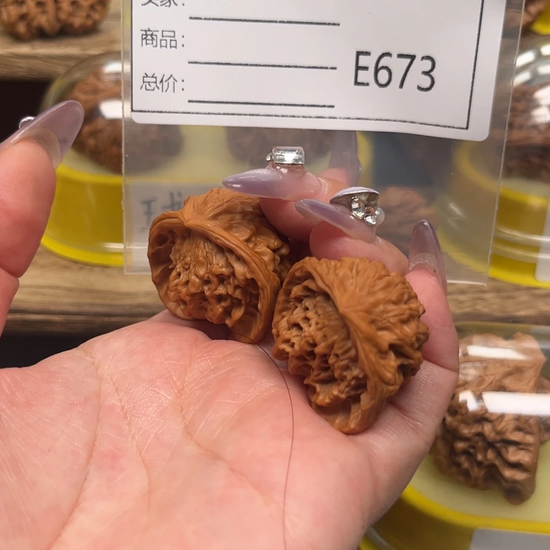 文玩核桃吊坠蛇头