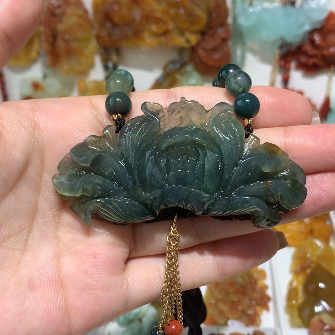 蛇纹石玉未镶嵌颈饰