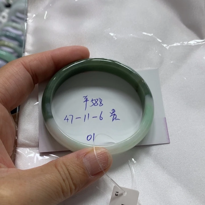 翡翠未镶嵌手镯01