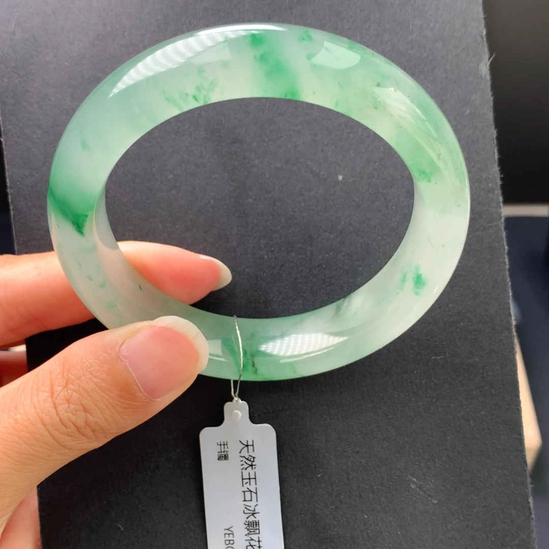 未镶嵌手镯石英质玉