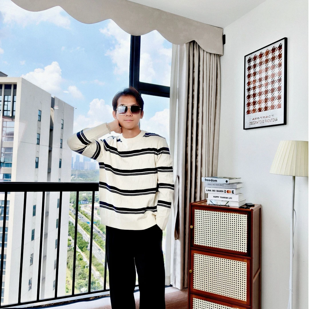 新款肌理条纹秋季休闲圆领轻熟时尚修身针织简约套头长袖上衣