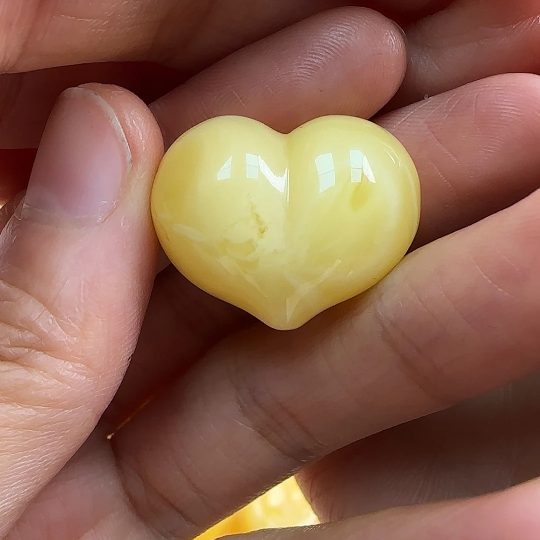 蜜蜡未镶嵌珠宝奇石