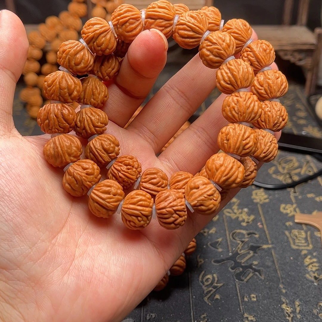 吊坠桃核小金豆手串