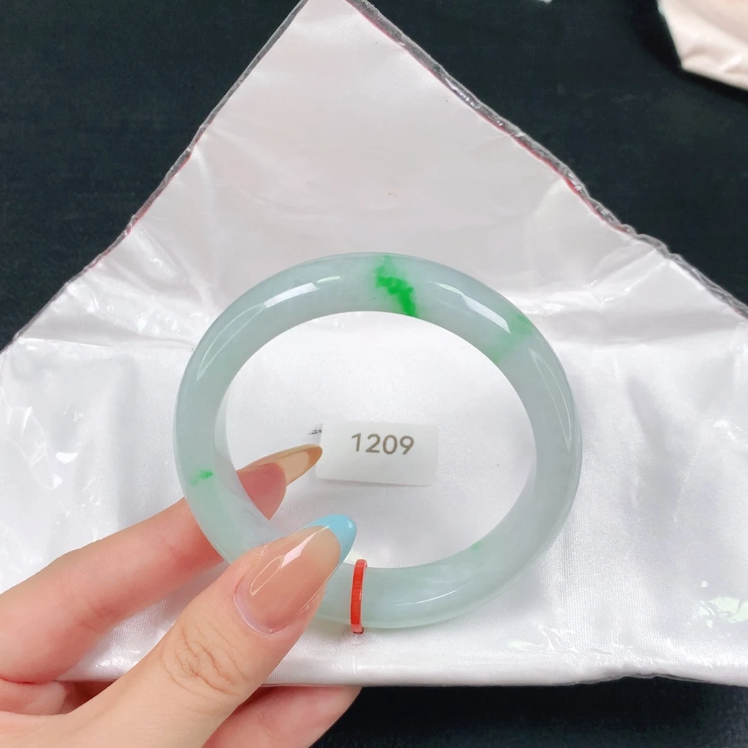 翡翠手镯未镶嵌天然翡翠手镯04