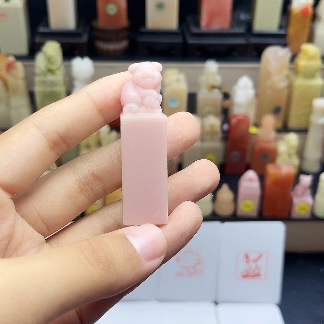 寿山石印石琪***粉冻小猪1.5 包刻四个字
