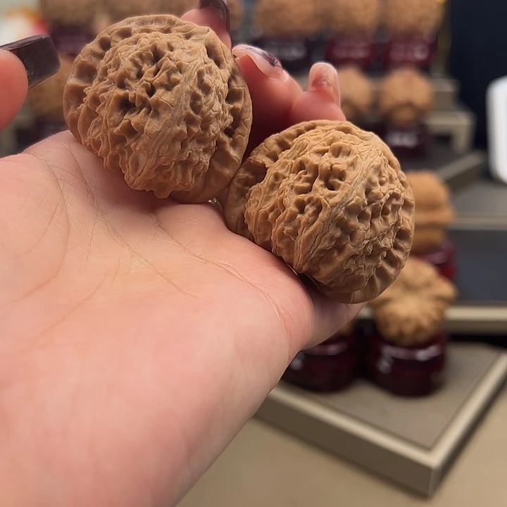 文玩核桃把件41 三角白m-014