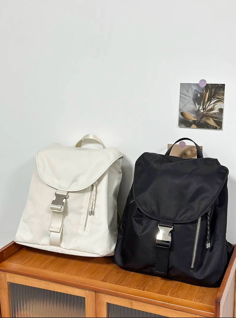 双肩旅游轻便大容量背包