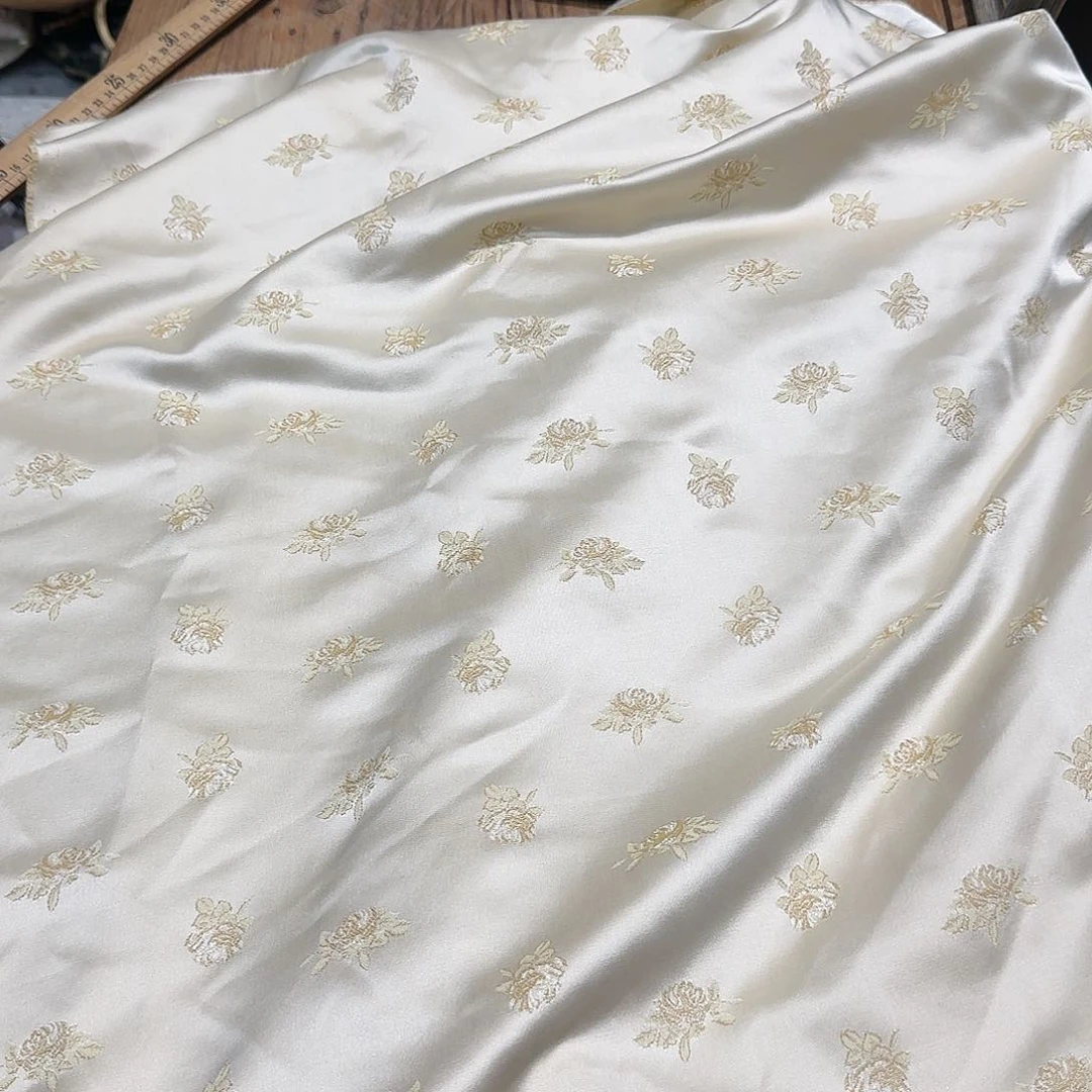 织绣织锦缎香槟色 一米八 门幅140