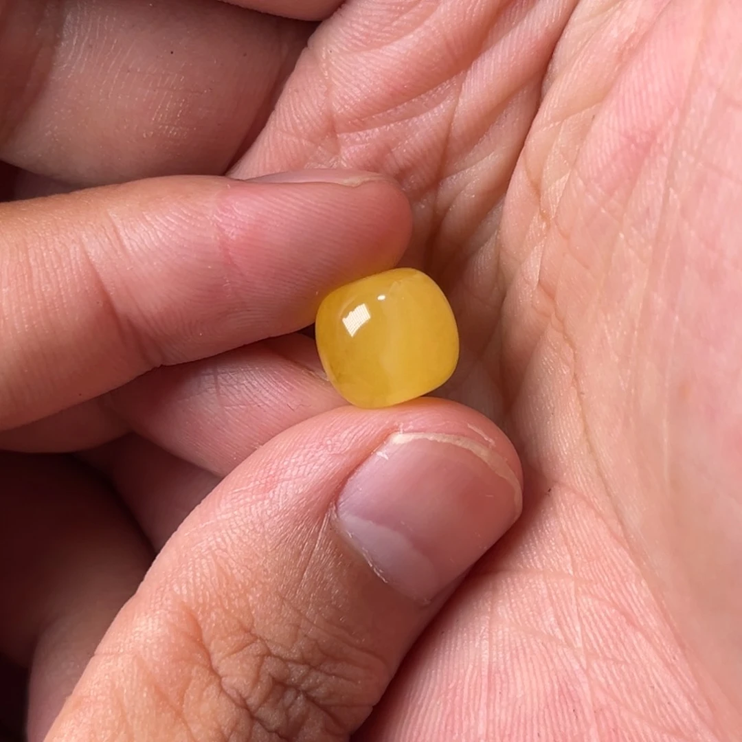 未镶嵌琥珀裸石蜜蜡老型11.3乘10.3鸡油黄