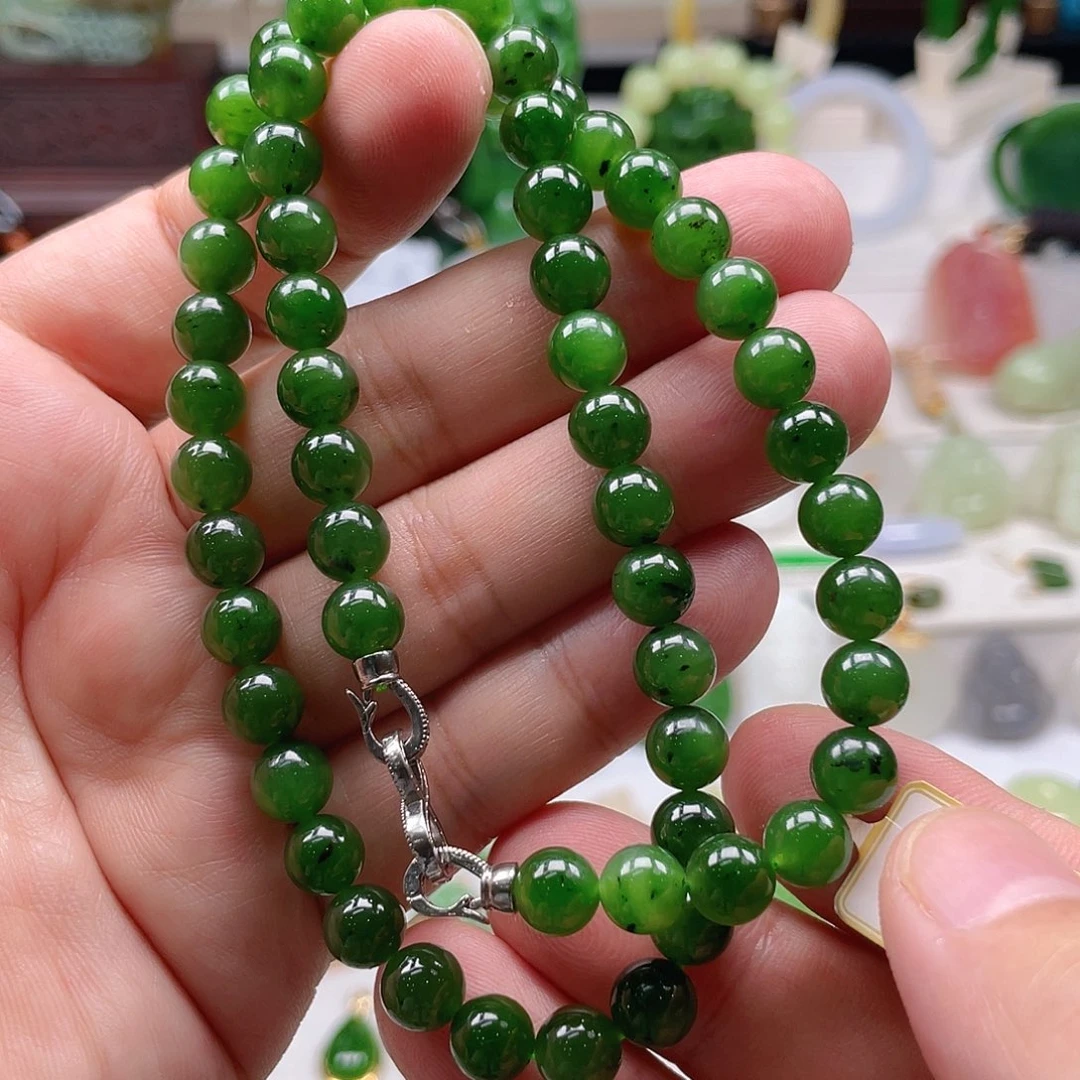 颈饰未镶嵌和田玉（碧玉）