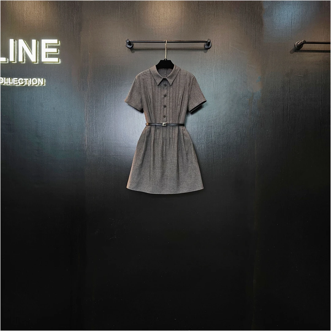 25夏季轻奢气质女神灰提褶收腰翻领短袖女装连衣裙·V0761