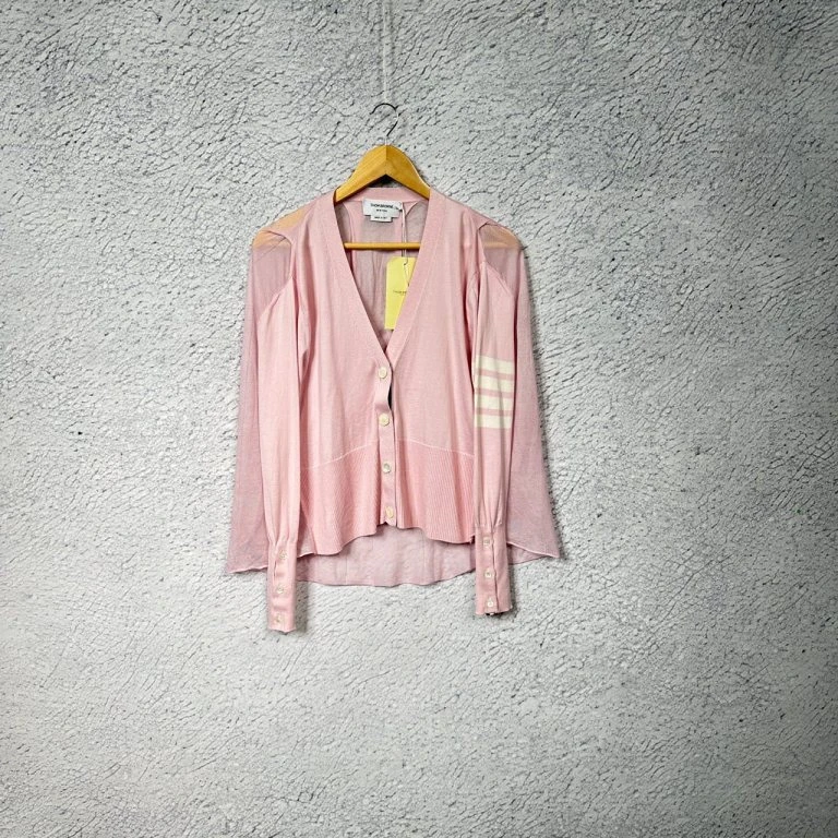 全新未使用 THOMBROWNE 仙粉色定染纱线开衫/38码