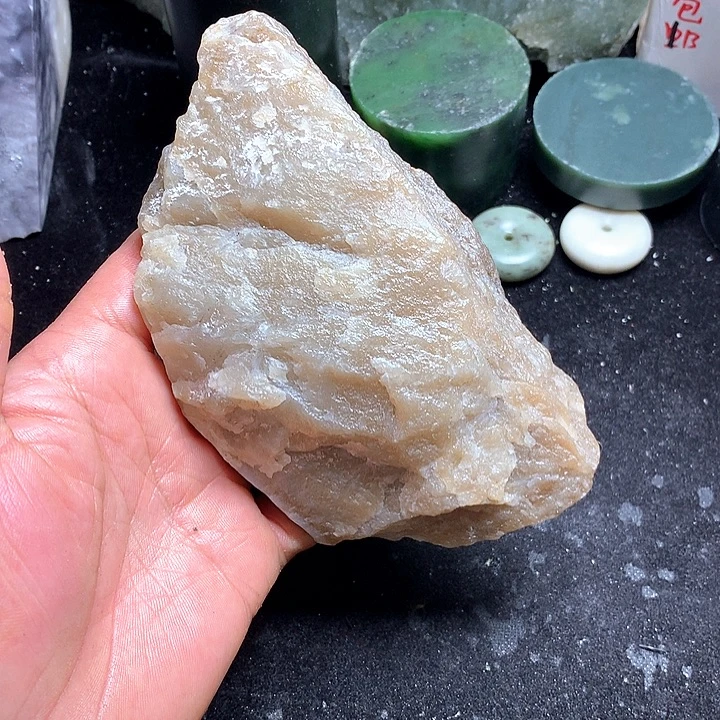 和田玉（糖玉）未镶嵌珠宝奇石