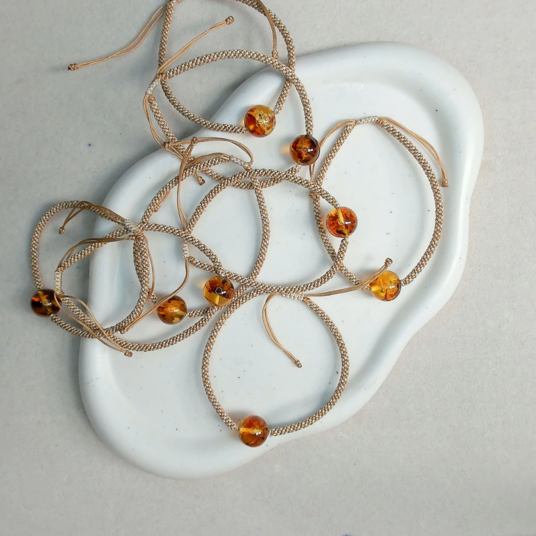 【A2】卡11蜜蜡花珀圆珠时尚简约驼色手工编绳手绳（多样性发一件）