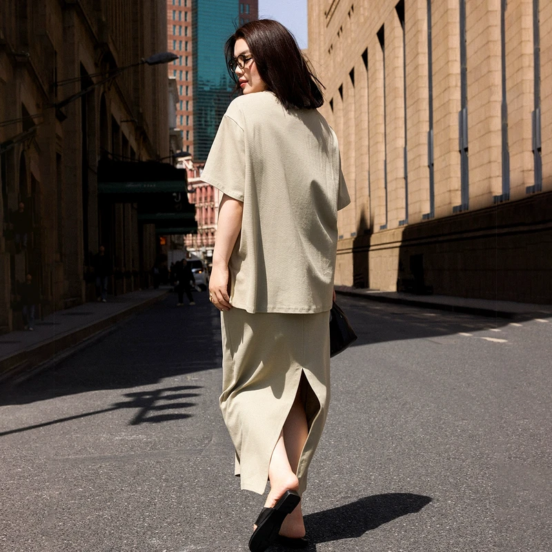 PLUSMALL 黑松与香根草 简约松弛短袖T恤直筒裙套装PLUS2504039AB