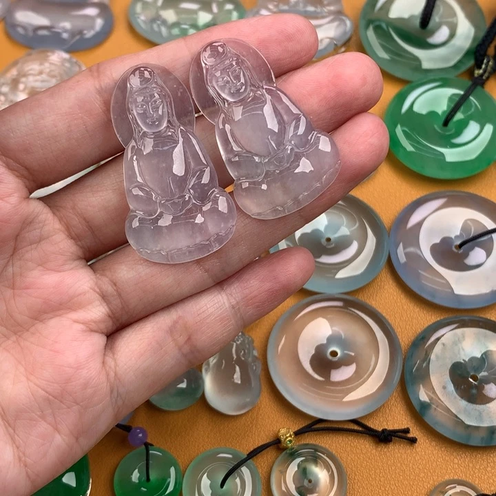 颈饰未镶嵌翡翠….
