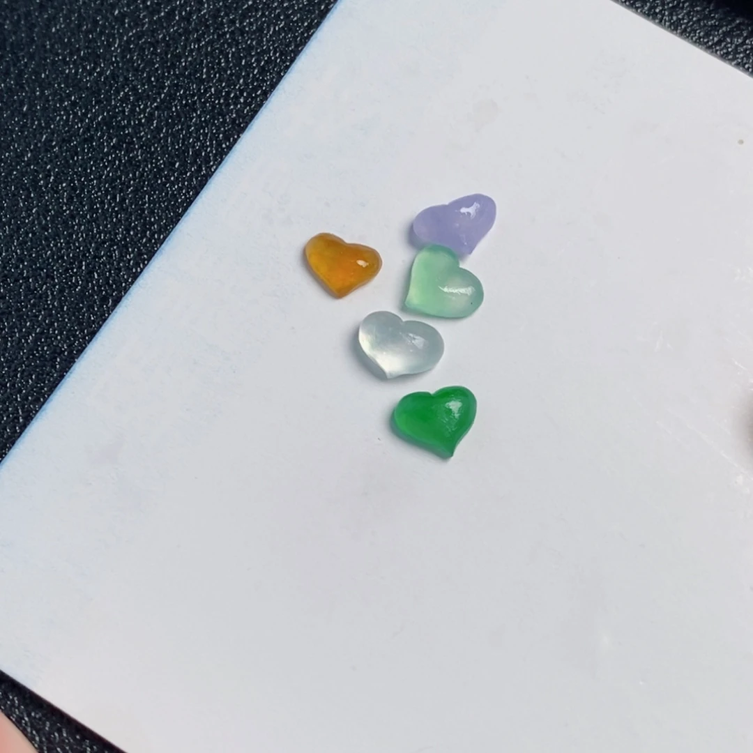 定制翡翠未镶嵌爱心