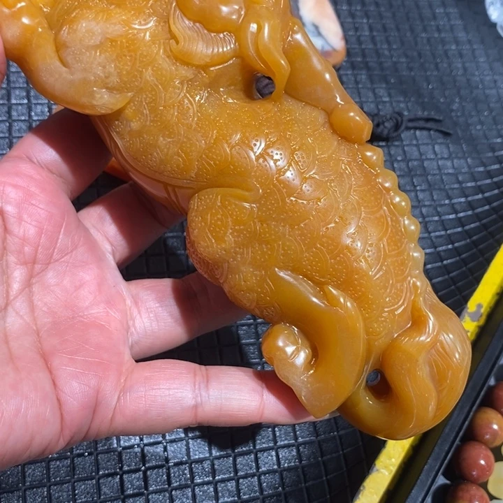 未镶嵌石英质玉（黄龙玉）颈饰