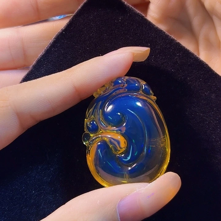 未镶嵌蓝珀珠宝奇石墨西哥蓝珀如意吊坠