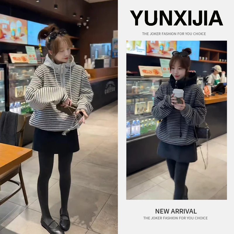 2025年新款女秋冬韩系学院风撞色条纹连帽毛衣外套百搭短裙两件套
