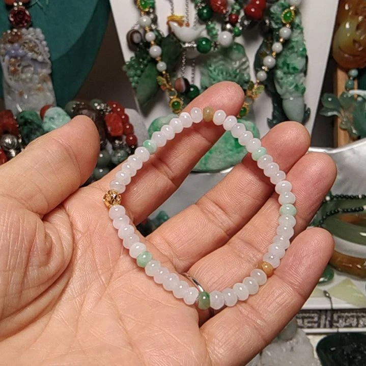 翡翠吊坠(赠链)未镶嵌