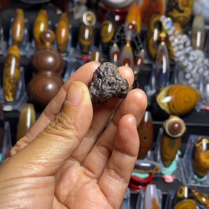 玛瑙/玉髓颈饰未镶嵌来**！