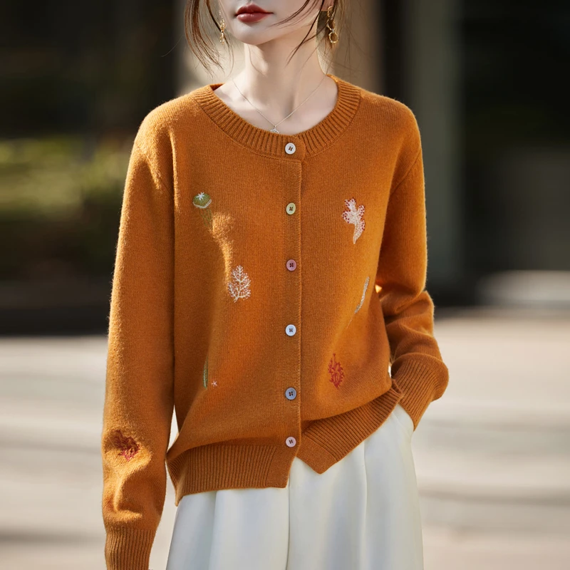 品牌2025新款圆领水母刺绣针织开衫彩扣设计感上衣减龄气质长袖