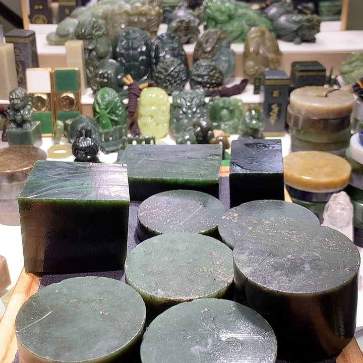 雕***生和田玉未镶嵌珠宝半成品