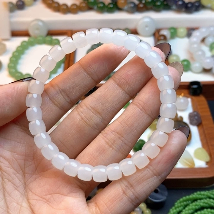 小***暖和田玉未镶嵌手链