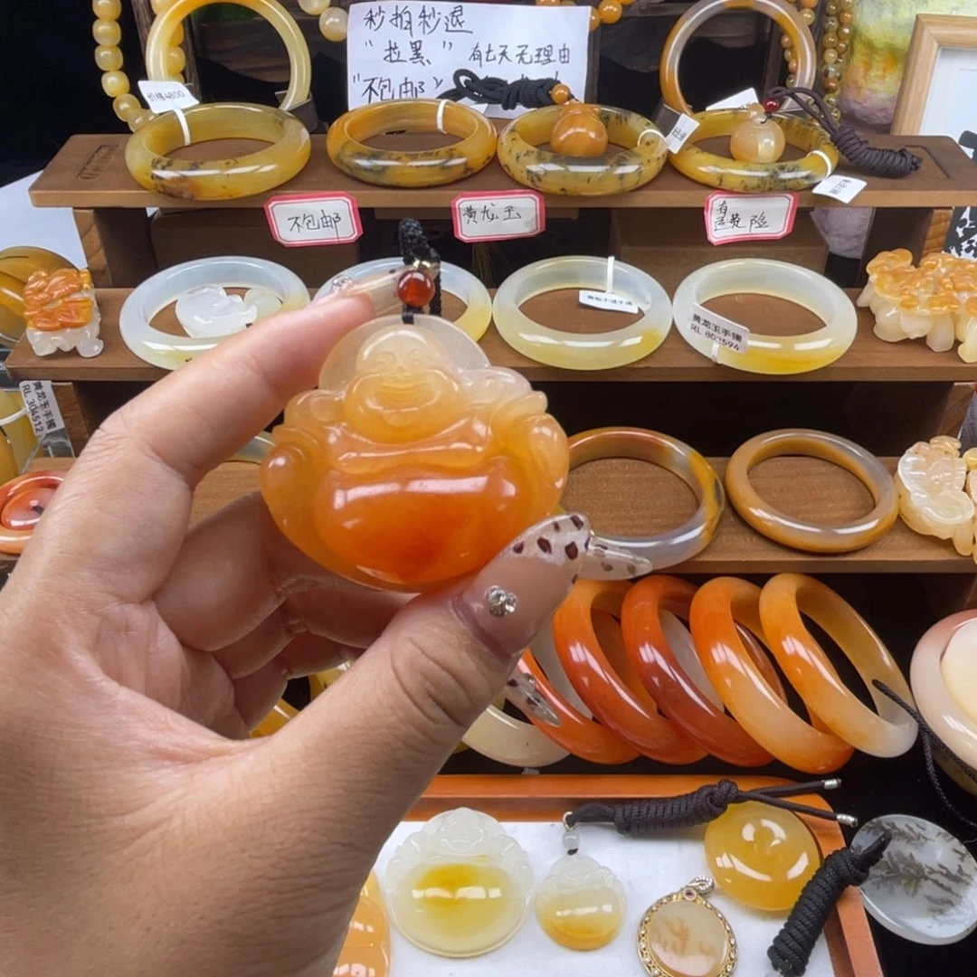 石英质玉（黄龙玉）未镶嵌颈饰