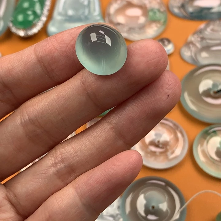 翡翠未镶嵌颈饰……