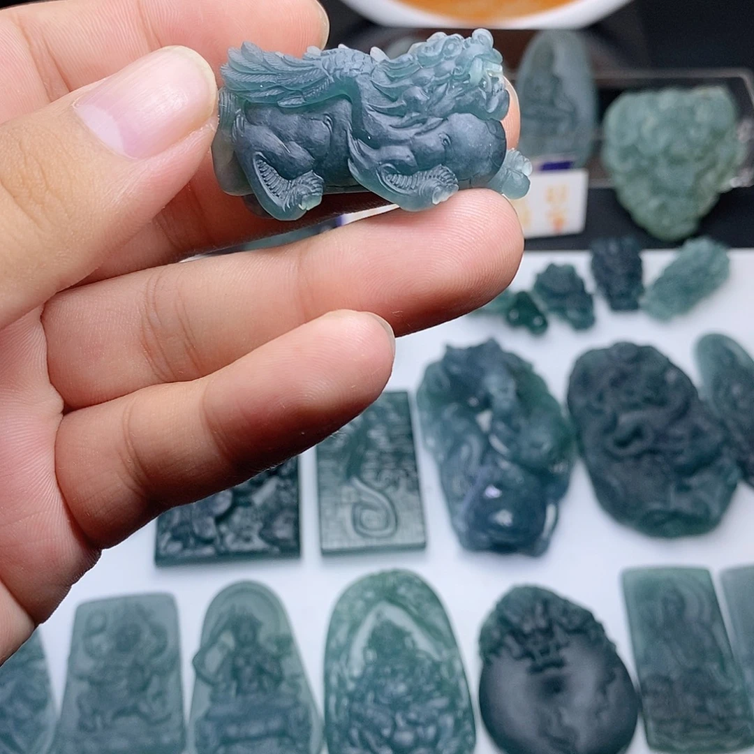 定制翡翠未镶嵌貔貅