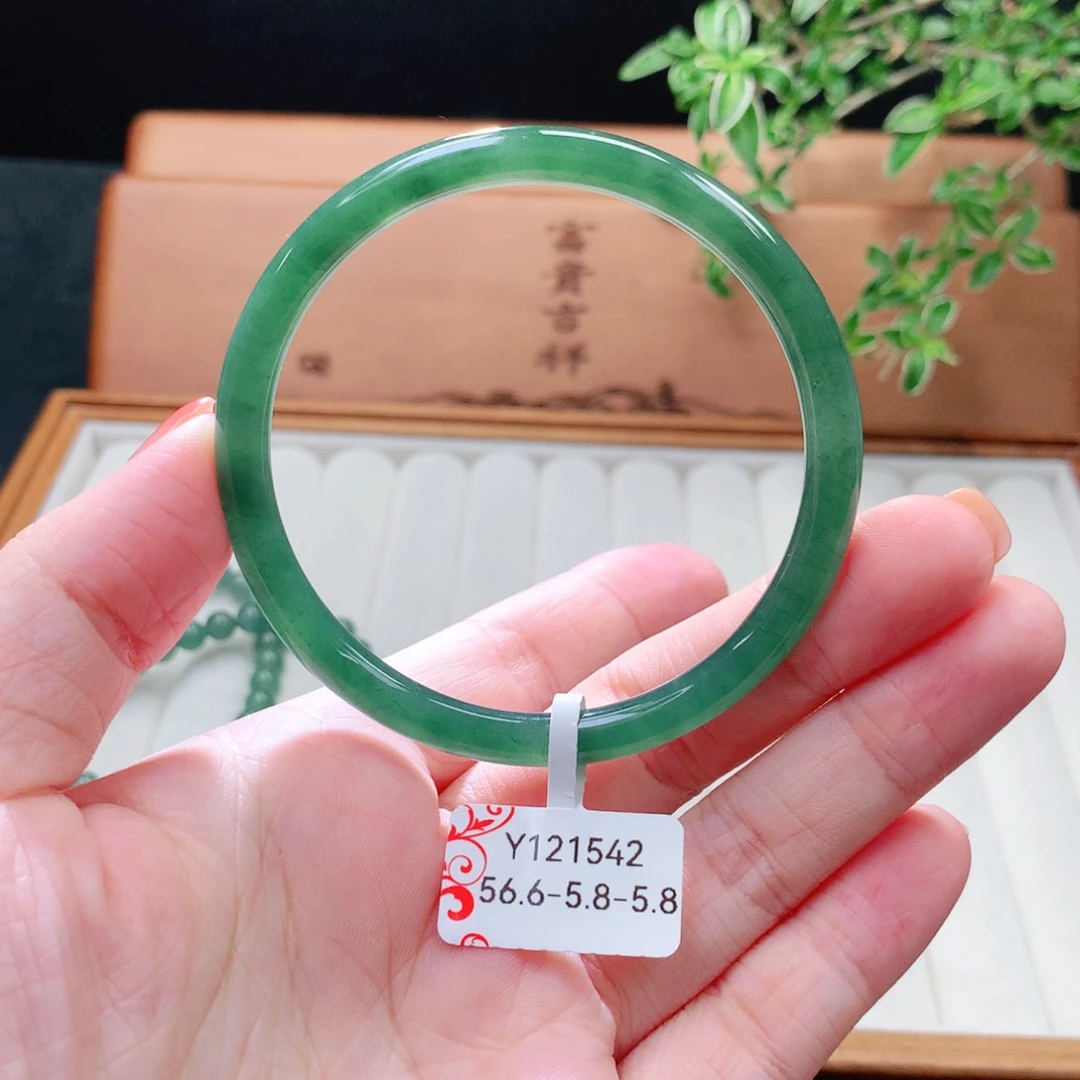 未镶嵌手镯（圆镯）翡翠