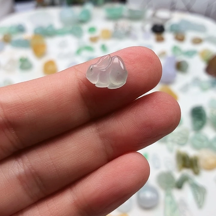 钱***宝颈饰未镶嵌翡翠兔子