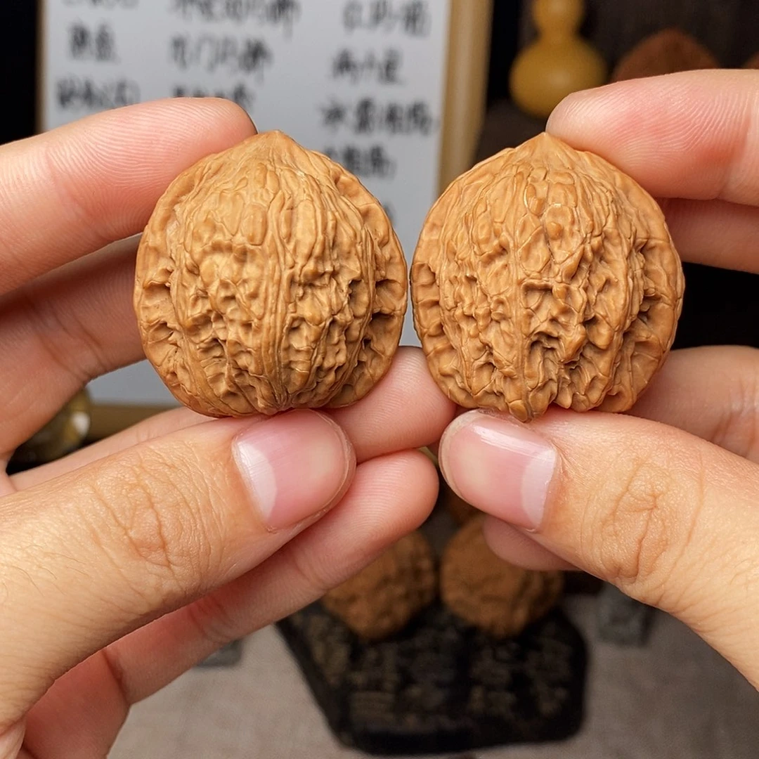 文玩核桃吊坠绣球