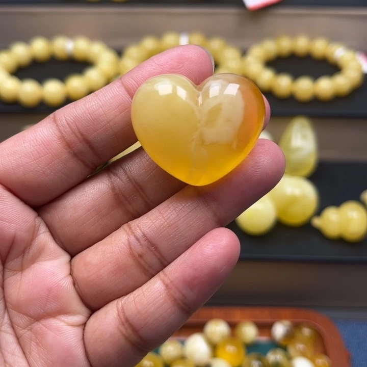 琥珀未镶嵌珠宝奇石M33号金白妖花