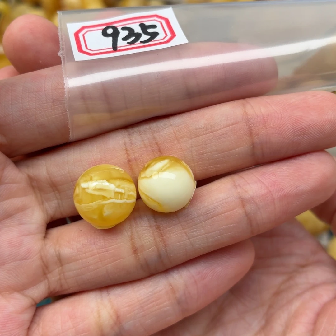 鱼***儿未镶嵌蜜蜡裸石蜜蜡