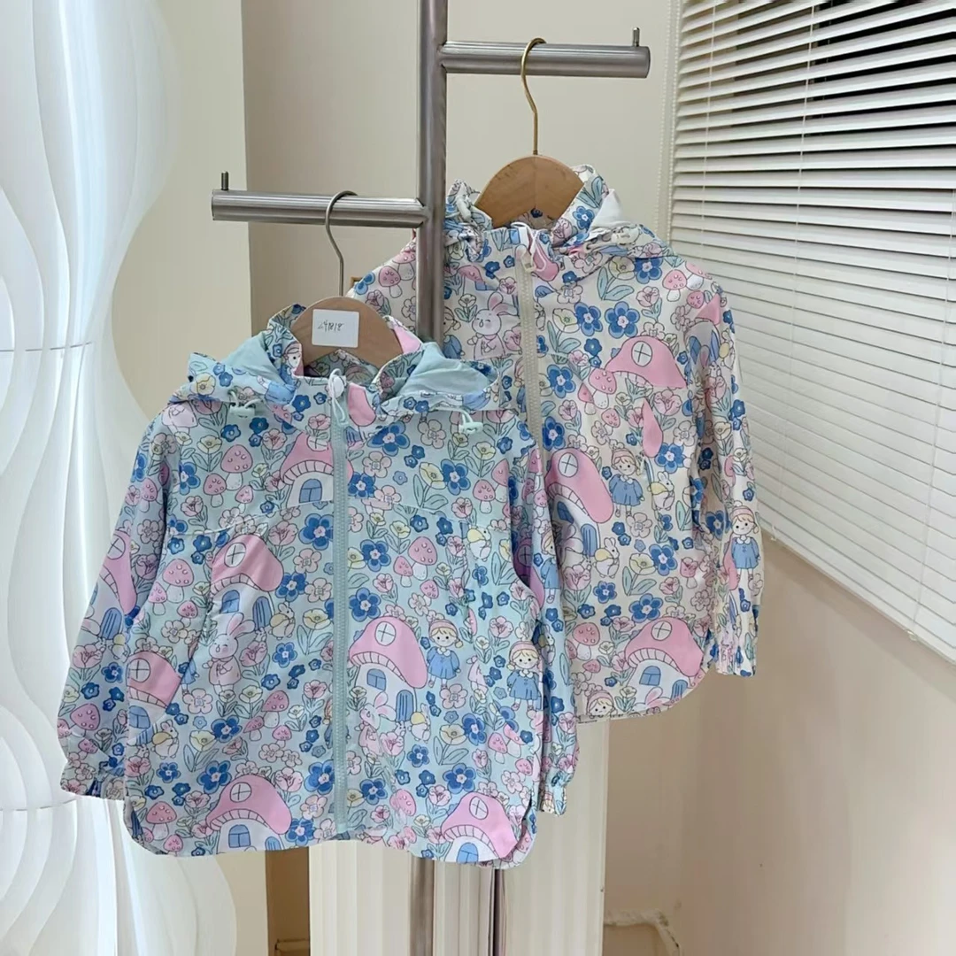 251023 女童春季满身涂鸦休闲韩版棉质连帽冲锋衣外套