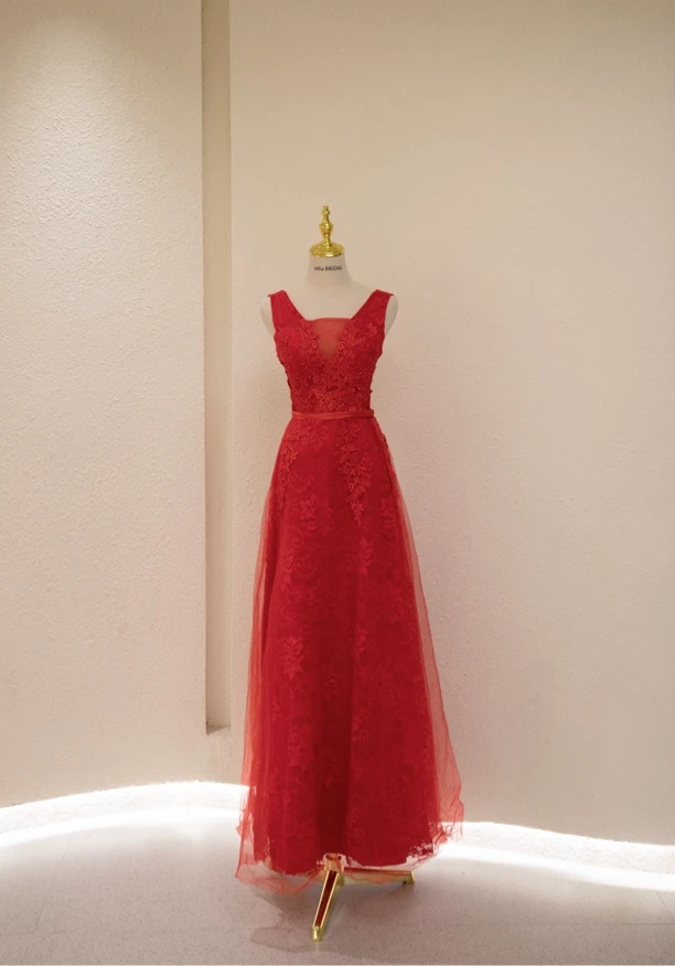 双肩红色礼服婚纱店样衣