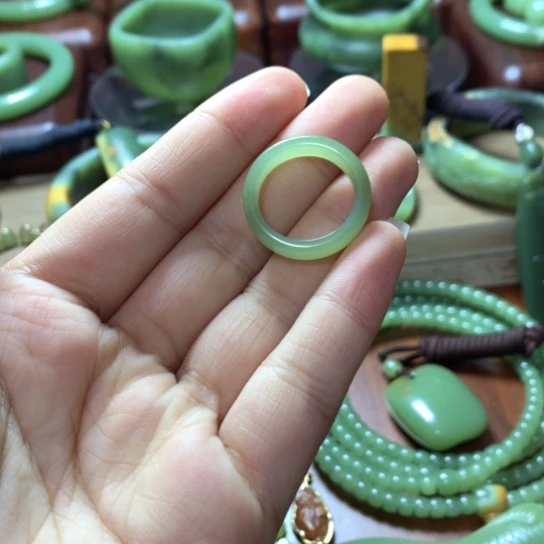 岫岩河磨玉（透闪石质玉）未镶嵌颈饰