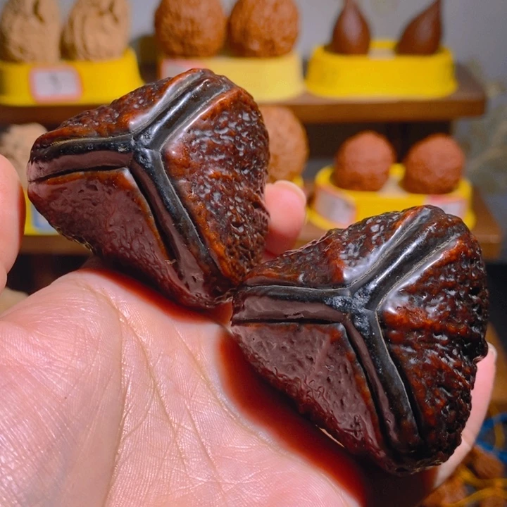 天***站野生大橄榄核雷公核手把件5363