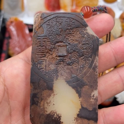 【闪购商品】石英质玉（黄龙玉）颈饰未镶嵌老***7