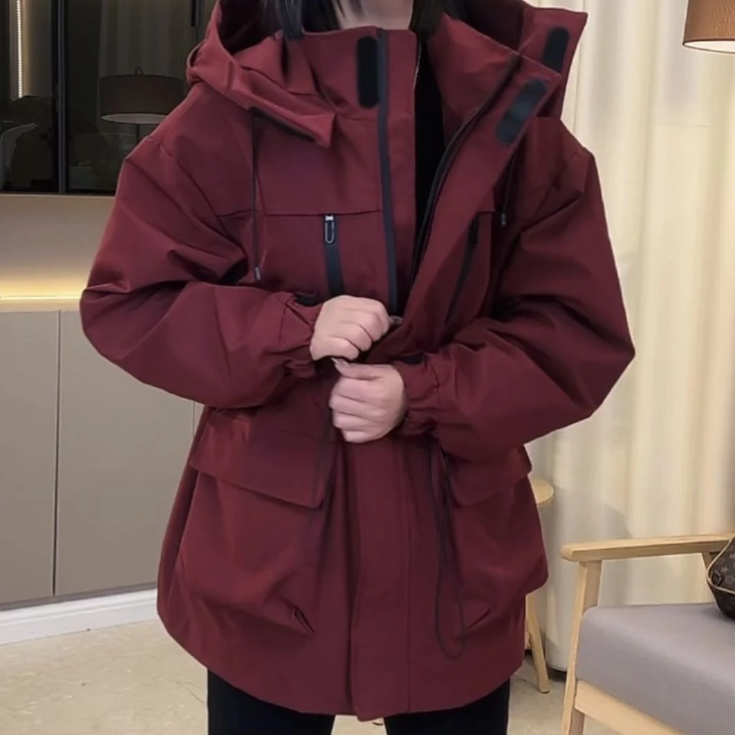 2-300斤胖mm抽绳冲锋衣收腰显瘦连帽风衣女中长款宽松工装外套潮